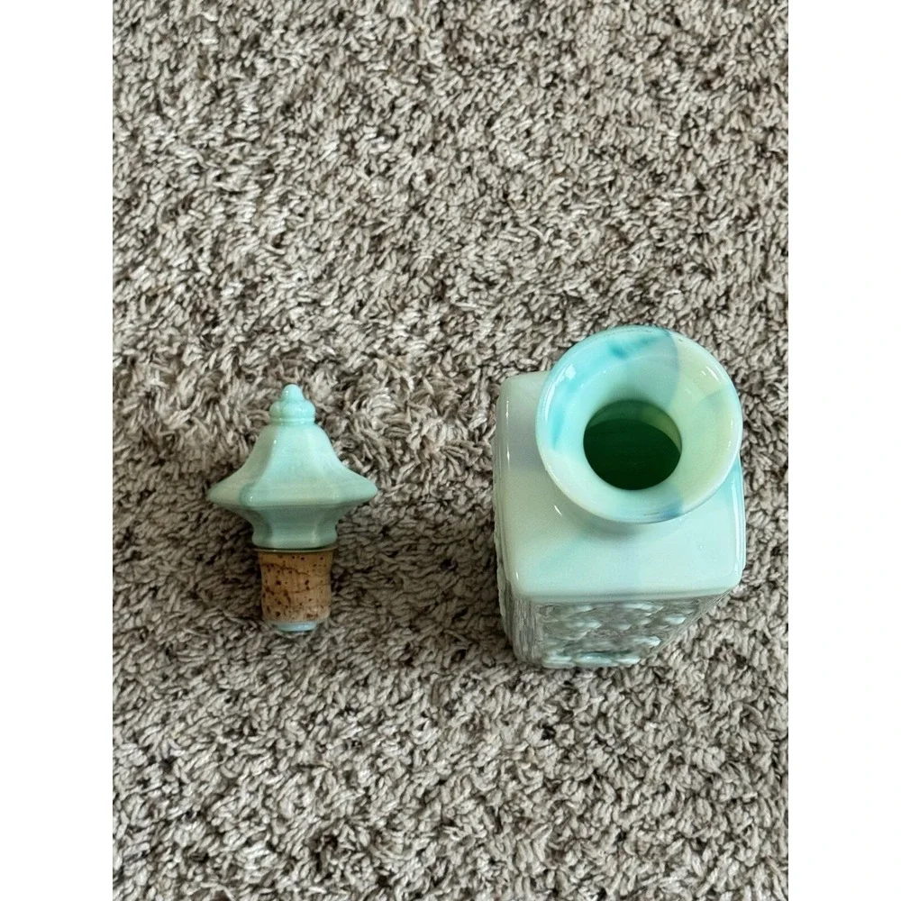 Vtg 1972 Jim Beam Liquor Decanter Jadeite Green Blue Milk Slag Glass‎ Stopper